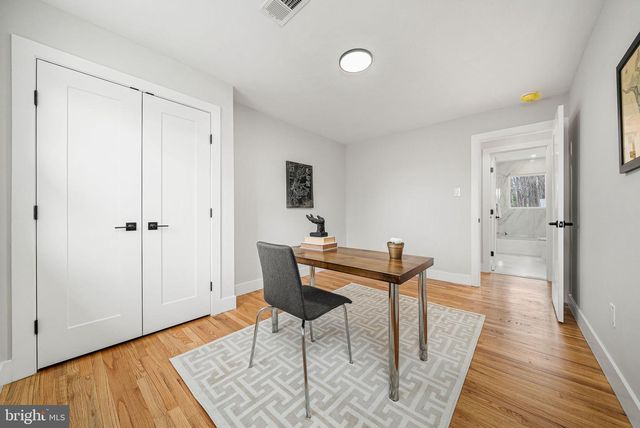 437 GLYNDON ST NE, Vienna, VA 22180