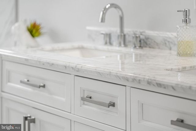 437 GLYNDON ST NE, Vienna, VA 22180