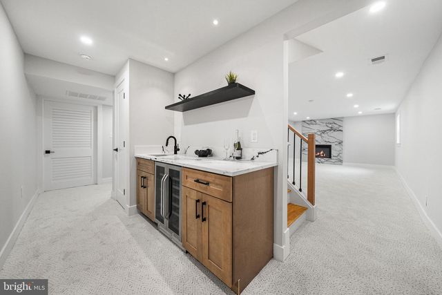 437 GLYNDON ST NE, Vienna, VA 22180