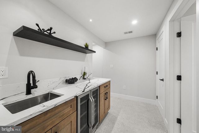 437 GLYNDON ST NE, Vienna, VA 22180