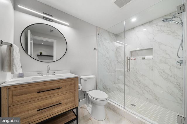 437 GLYNDON ST NE, Vienna, VA 22180