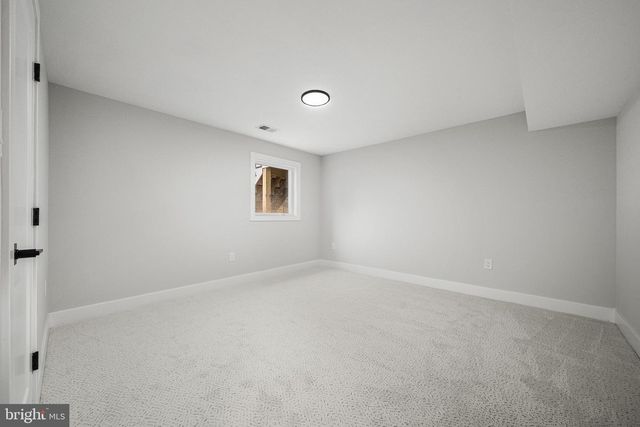 437 GLYNDON ST NE, Vienna, VA 22180