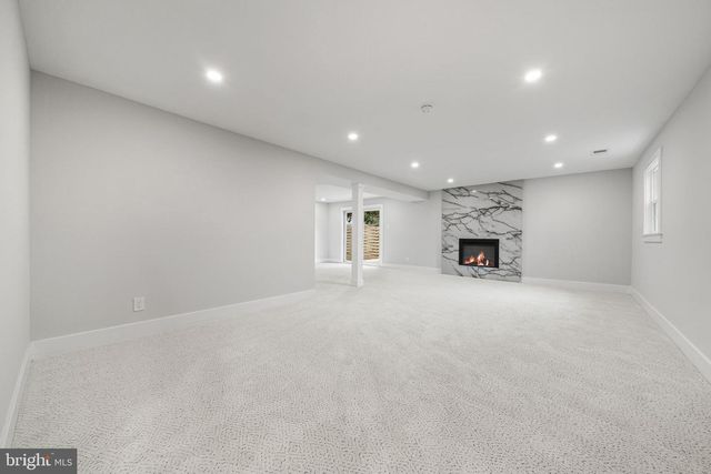 437 GLYNDON ST NE, Vienna, VA 22180