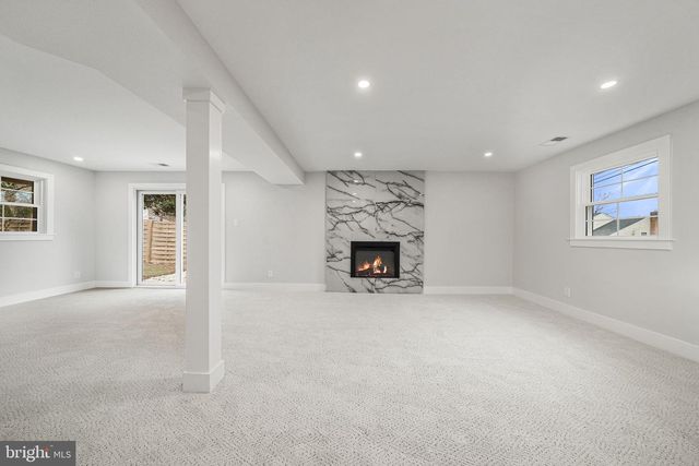 437 GLYNDON ST NE, Vienna, VA 22180