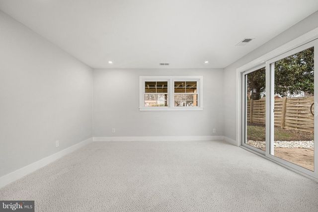 437 GLYNDON ST NE, Vienna, VA 22180