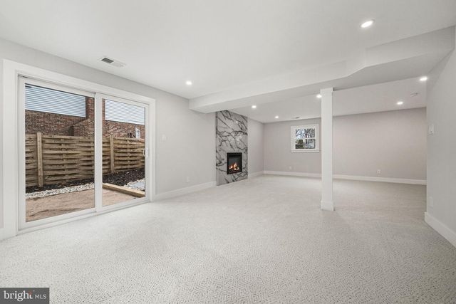 437 GLYNDON ST NE, Vienna, VA 22180