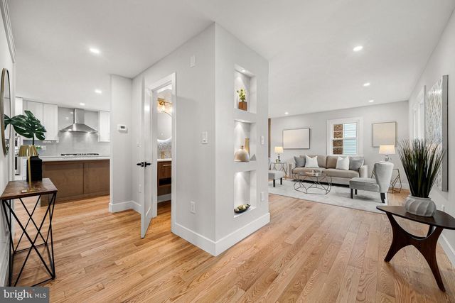 437 GLYNDON ST NE, Vienna, VA 22180