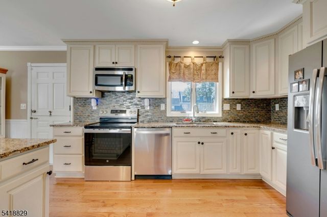 280 Metape Cir, Bound Brook Boro, NJ 08805