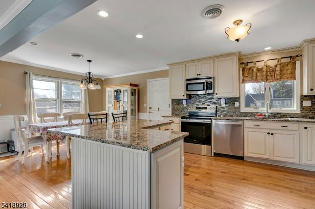 280 Metape Cir, Bound Brook Boro, NJ 08805