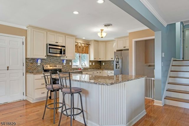 280 Metape Cir, Bound Brook Boro, NJ 08805