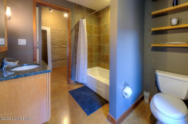 309 E Market St 313, Louisville, KY 40202