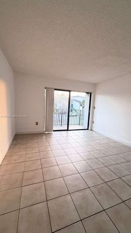 7100 NW 179th St 205, Hialeah, FL 33015