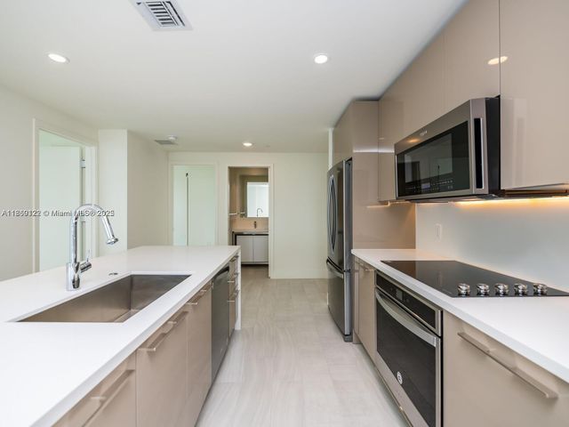 2000 Metropica Way 2509, Sunrise, FL 33323