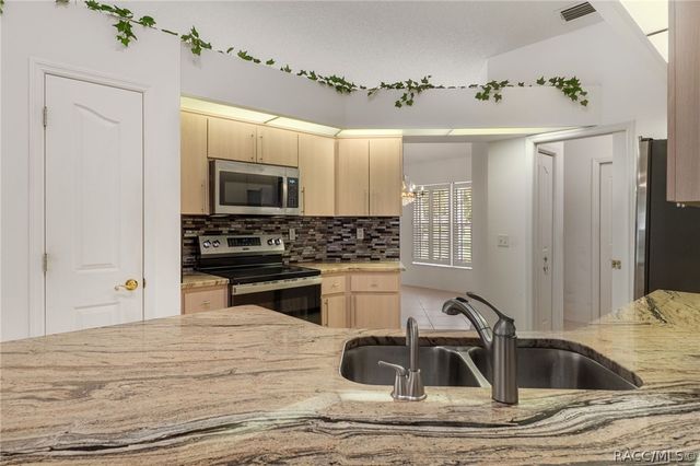 7229 W Milwe Lane, Crystal River, FL 34429