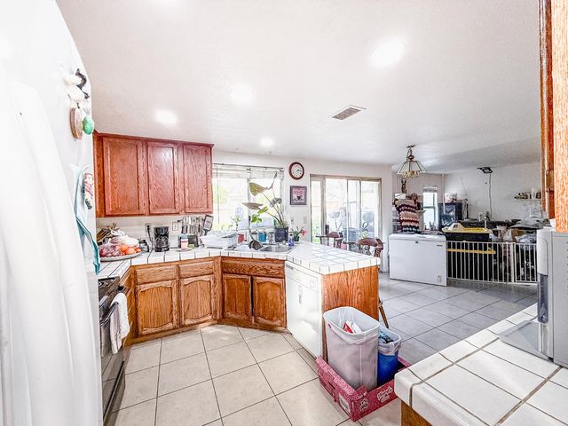 8518 Delahye Cir, Sacramento, CA 95828