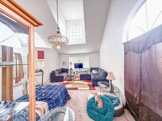 8518 Delahye Cir, Sacramento, CA 95828