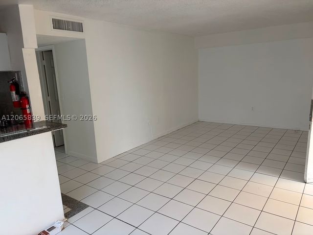 2138 SW 6th St 102, Miami, FL 33135