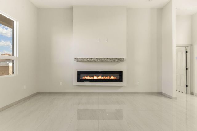 380 Taylor Road NE, Los Lunas, NM 87031