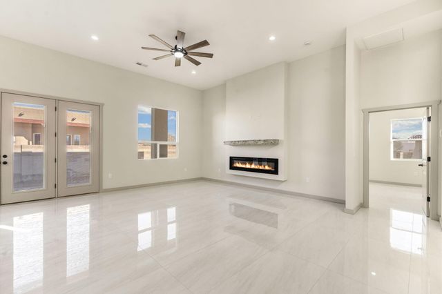 380 Taylor Road NE, Los Lunas, NM 87031