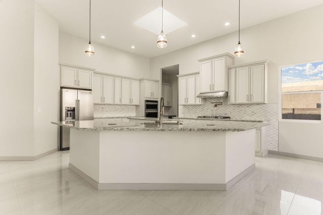 380 Taylor Road NE, Los Lunas, NM 87031