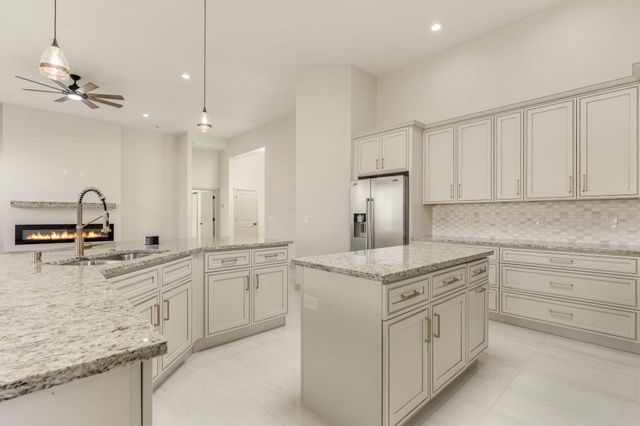 380 Taylor Road NE, Los Lunas, NM 87031