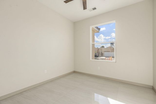 380 Taylor Road NE, Los Lunas, NM 87031