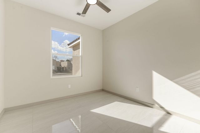 380 Taylor Road NE, Los Lunas, NM 87031