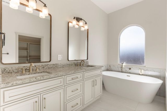 380 Taylor Road NE, Los Lunas, NM 87031