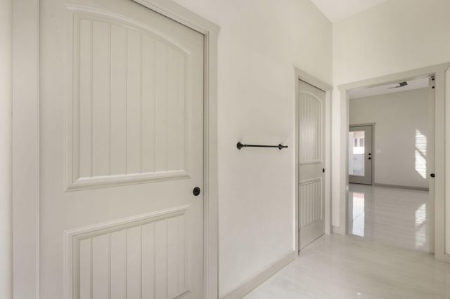 380 Taylor Road NE, Los Lunas, NM 87031