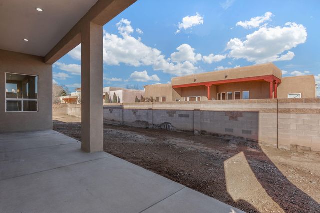 380 Taylor Road NE, Los Lunas, NM 87031