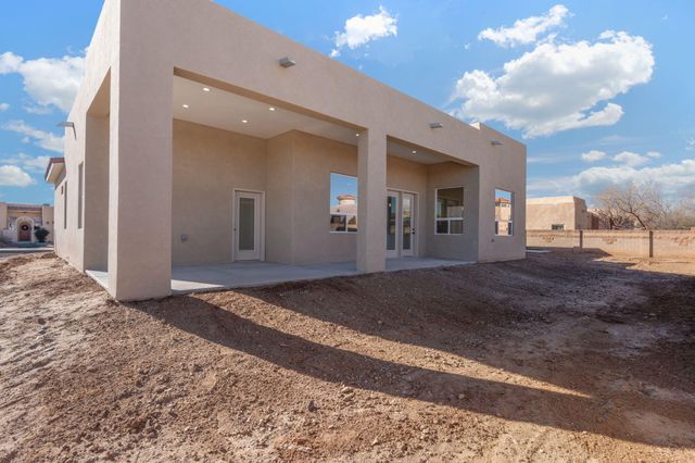 380 Taylor Road NE, Los Lunas, NM 87031