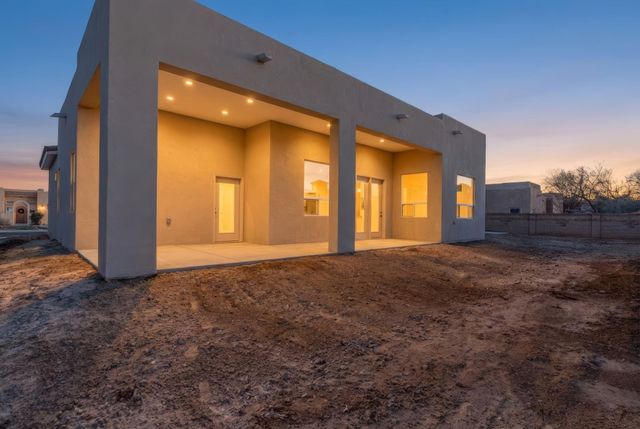 380 Taylor Road NE, Los Lunas, NM 87031