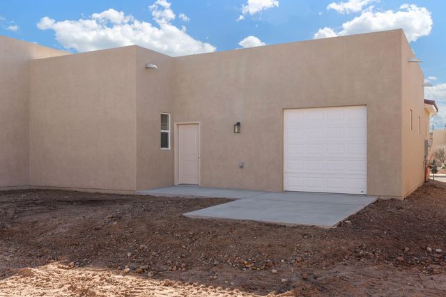 380 Taylor Road NE, Los Lunas, NM 87031