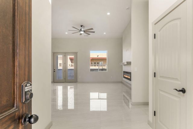 380 Taylor Road NE, Los Lunas, NM 87031