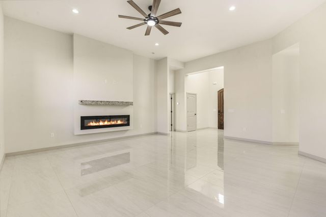 380 Taylor Road NE, Los Lunas, NM 87031