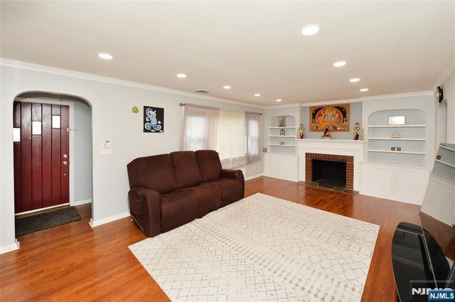 4-12 Kenneth Avenue, Fair Lawn, NJ 07410