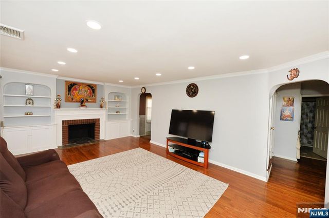4-12 Kenneth Avenue, Fair Lawn, NJ 07410