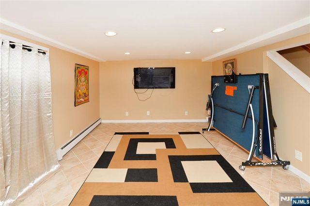 4-12 Kenneth Avenue, Fair Lawn, NJ 07410