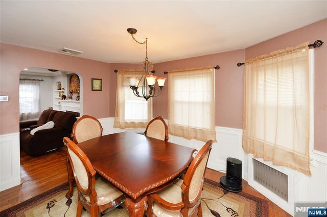 4-12 Kenneth Avenue, Fair Lawn, NJ 07410