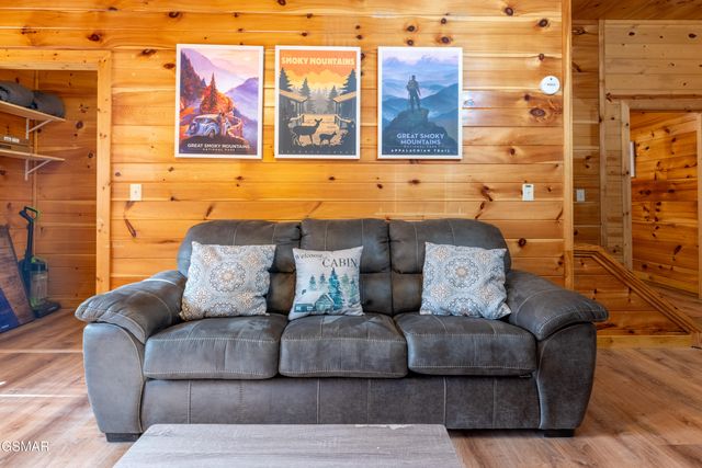 2213 Headrick Lead, Sevierville, TN 37862