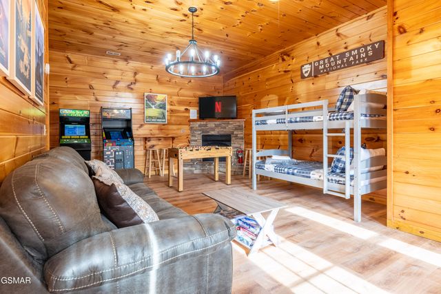 2213 Headrick Lead, Sevierville, TN 37862