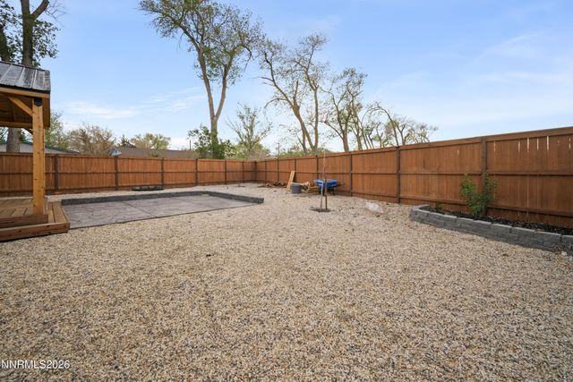 690 Rose Lane, Fernley, NV 89408