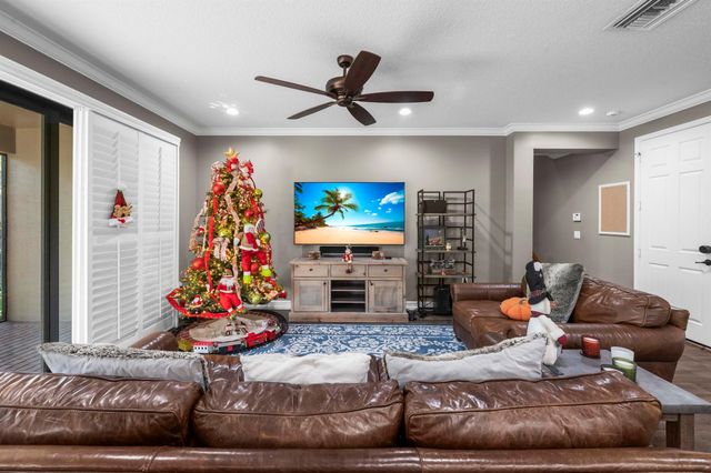 8060 Cactus Quartz Circle, Delray Beach, FL 33446