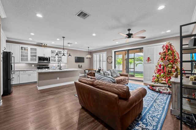 8060 Cactus Quartz Circle, Delray Beach, FL 33446