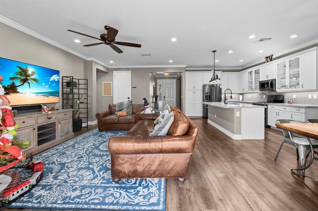 8060 Cactus Quartz Circle, Delray Beach, FL 33446