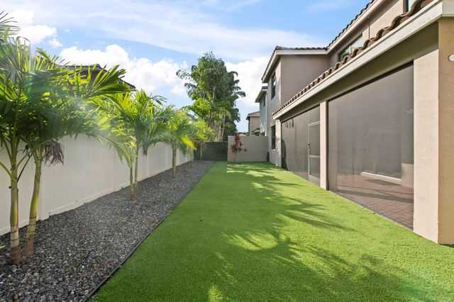 8060 Cactus Quartz Circle, Delray Beach, FL 33446