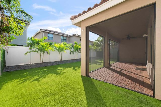 8060 Cactus Quartz Circle, Delray Beach, FL 33446