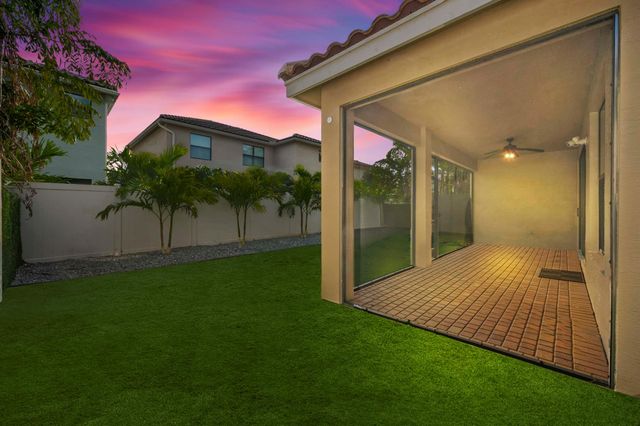 8060 Cactus Quartz Circle, Delray Beach, FL 33446