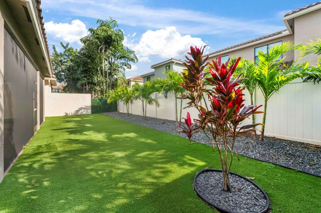 8060 Cactus Quartz Circle, Delray Beach, FL 33446