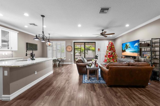 8060 Cactus Quartz Circle, Delray Beach, FL 33446